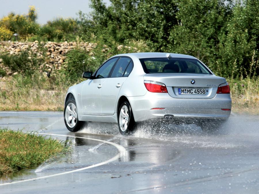  BMW 530xi Sedan 2007 года  (фото 2 из 2)